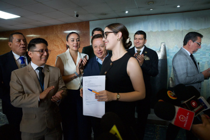 Camila León presentó un proyecto de ley relacionado con la libertad de expresión que en realidad busca callar las críticas a funcionarios públicos.