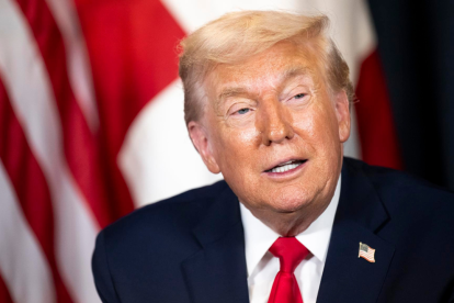 Trump anuncia envío de una “flota enorme” hacia Irán.