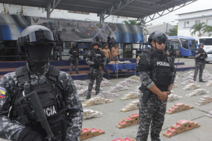 Tras una intensa balacera, autoridades incautaron una tonelada de cocaína en un suburbio bajo vigilancia policial