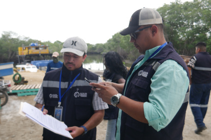 Equipo municipal llegó a Puná para notificar a las empresas.