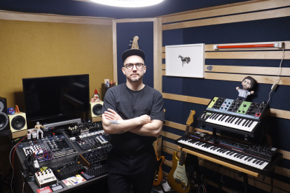 Ernesto Karolys ha girado con Penguin Prison por Estados Unidos, Canadá,
Europa y Colombia.