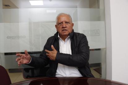 Henry Llanes, presidente del Frente por un Nuevo IESS, habla sobre la disputa por la vocalía al diario Expreso.