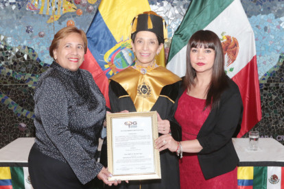 Jessica Benites, delegada de la Universidad Gestalt de México en Guayaquil y vicepresidenta del Colegio de Periodistas del Guayas; Edith Huerta, rectora de la Universidad Gestalt de México; y Katiana Barreno, directora de Asuntos Internacionales - Mitad del Mundo de la Universidad Gestalt de México.