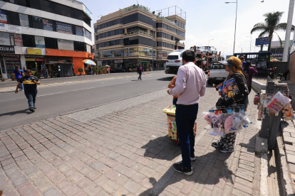 Los vendedores se ubican en los puntos más transitados de Tumbaco, como la av. Oswaldo Guayasamín o la Juan Montalvo.