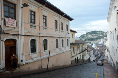 Las calles del Centro Histórico, como la Benalcázar, evidencian el vaciamiento residencial del sector.