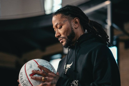 Derrick Rose, símbolo de entrega y pasión, forjó su legado en Chicago Bulls durante años inolvidables en la NBA.