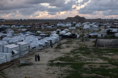 La población de Gaza trata de recomponer su día a día entre calles cubiertas de escombros y playas convertidas en campamentos improvisados.