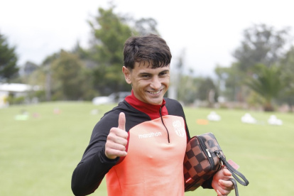 El delantero uruguayo Toto Núñez llega a Barcelona con la misión de reemplazar al goleador Octavio Rivero.