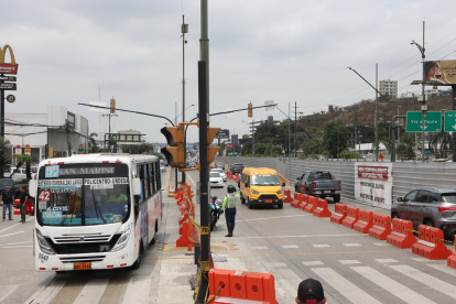 Este cierre será donde el Municipio de Guayaquil construye la solución vial con dos pasos elevados vehiculares.