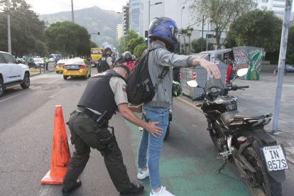 El control a motos fue uno de los ejes del diálogo entre la Cámara de Comercio de Quito y las autoridades para fortalecer la seguridad ciudadana.