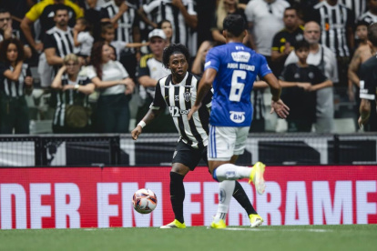 Ángelo Preciado saltó como titular en el "Clásico" entre Cruzeiro y Atlético Mineiro, pero no pudo terminar el encuentro.