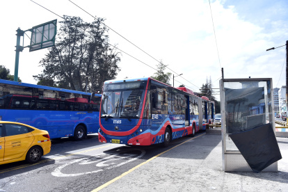 Concejal Wilson Merino denuncia presunto peculado en compra de trolebuses eléctricos en Quito.