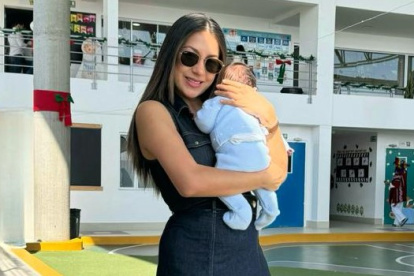 Andrea Báez con su nene, Lucas.