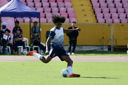 Dayan Caicedo es la muralla de los ambateños y quien motiva y guía a sus compañeros.