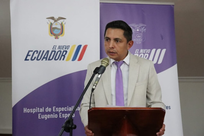 Carlos Ventimilla, gerente del Hospital Eugenio Espejo, institución que emitió una declaración tras el plantón de los trabajadores.