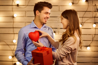 En San Valentín las personas consumen más perfumes, flores y experiencias gastronómicas.