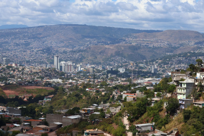 Fotografía que muestra una zona de la ciudad este lunes, 26 de enero de 2026, en Tegucigalpa (Honduras).