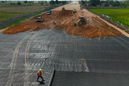 Trabajos de la Prefectura en las vías de acceso al Quinto Puente