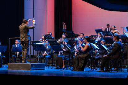 Bajo la dirección del maestro Edison Gualotuña, 35 músicos conforman la Banda Sinfónica que crecerá este año.