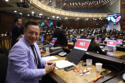 El legislador Marco Olmedo, de ADN, presentó la moción para ratificar la objeción total del Ejecutivo a las reformas a la LOFL.