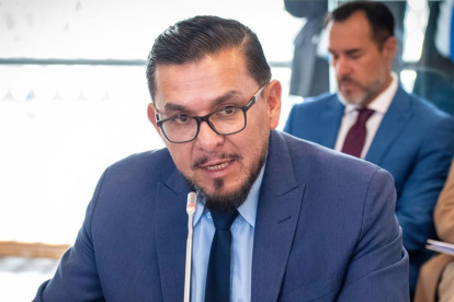 Blasco Luna advierte que proyectos energéticos podrían favorecer al sector privado.