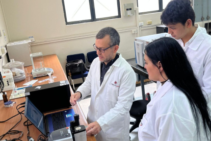 Un estudio académico detectó partículas plásticas en distintos tipos de sal comercializados en el país y plantea soluciones técnicas mediante filtración avanzada