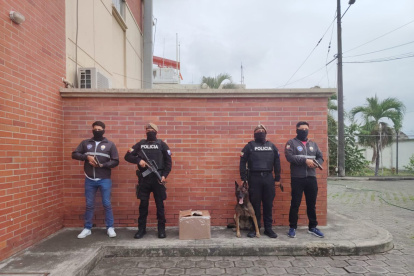 En una operación de control en agencias de correo y servicios de courier, la Policía detectó una encomienda contaminada.