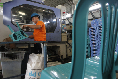 El sector plástico emplea 19.000 trabajadores directos y más de 120.000 indirectos.