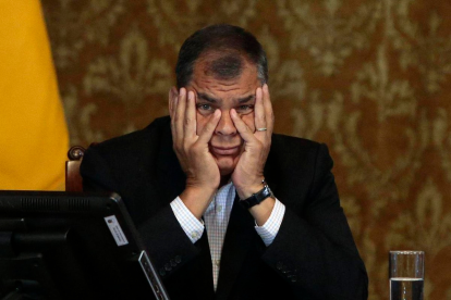 Rafael Correa critica a Marcela Aguiñaga por su postura en el caso ‘Caja Chica’, en medio de tensiones internas del correísmo.