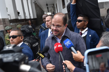 El ministro del Interior confirmó el retorno del presidente Daniel Noboa para encabezar la reunión del Bloque de Seguridad, en medio de operativos.