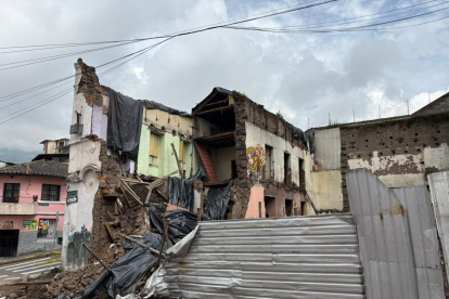 El 70% de la casa patrimonial se derrumbó. Se colocó plástico negro.