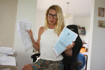 Monika Silva es presidenta de la fundación La Integridad y del Colectivo Ambiental Montañita. Realiza activismo anticorrupción en la provincia de Santa Elena.