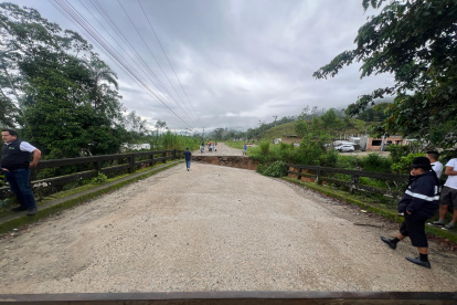 La destrucción de uno de los puentes dejó incomunicados a varios barrios del cantón Paquisha tras la temporada invernal.
