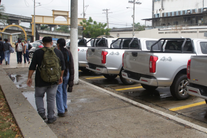 Cerca de 1.000 estudiantes se matricularon en el preuniversitario, superando el promedio de 400, según dijo el rector en su comparecencia ante la comisión legislativa.