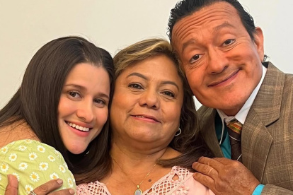 David Reinoso junto a Elba González y Miriam Murillo.