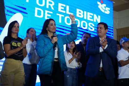Marcela Aguiñaga junto a Luisa González