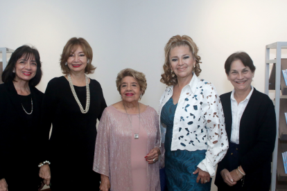 Cecilia Matamoros, Grecia Cando, Myrna Jurado de Cobo, Carlota Flores y Laura Villanueva.
