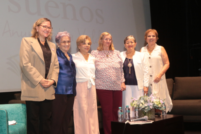 Mariela Manríquez, Nelsa Curbelo, Anunziatta Valdez, Cecilia Endara, Nieves Sotomayor y Cecilia Calderón.