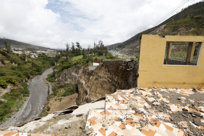 Río Monjas: El desgaste del suelo en sectores como El Común Bajo y Señor del Árbol evidencia el impacto constante de la erosión.