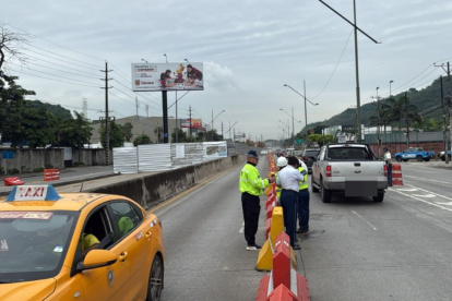 Habilitación de carriles en la av. del Bombero.