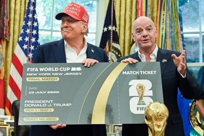 El presidente de los Estados Unidos, Donald Trump (i) junto al mandamás de la FIFA, Gianni Infantino, en uno de los últimos actos públicos por la organización del Mundial 2026.