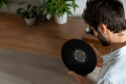 En la actualidad, varios artistas han apostado por el formato físico como parte de su propuesta creativa.