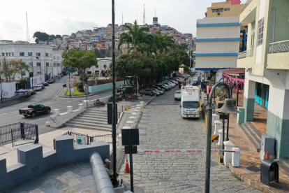 El turista cayó a una alcantarilla sin rejas de la zona.