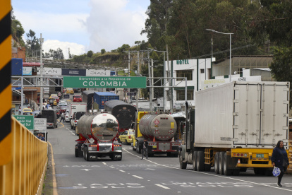 Fotografía de archivo que muestra el puente internacional de Rumichaca en Tulcán (Ecuador).