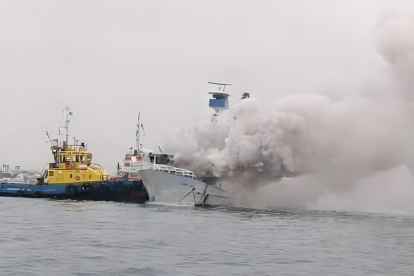 El barco Gold Tuna sufrió un incendio bajo circunstancias que aún son materia de investigación.
