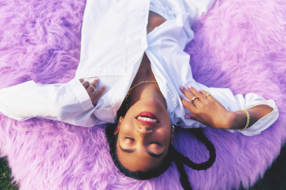 Olivia Dean para Petros Studio