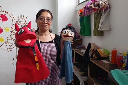 El arte se convierte en una herramienta de integración social durante los talleres que se desarrollan en la escuela.