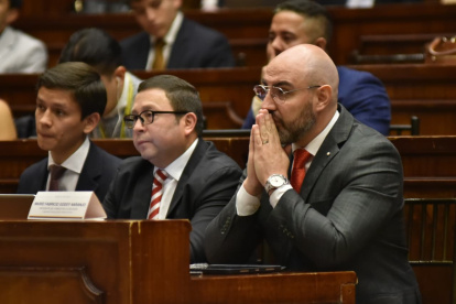 Mario Godoy comparece ante la Comisión de Fiscalización en el juicio político promovido por la Revolución Ciudadana.