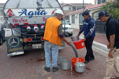 Ante el corte del servicio, algunas familias barajan la idea de abastecerse con botellones y tanqueros con anticipación.