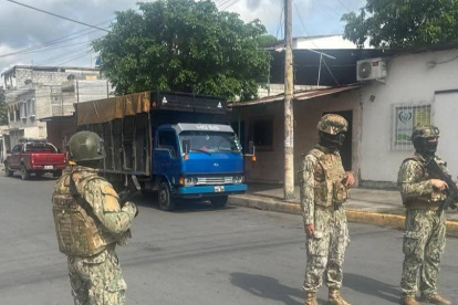 La organización Human Rights Watch señala que países de América Latina, como Ecuador, aplican políticas similares a las de Trump en sus territorios.